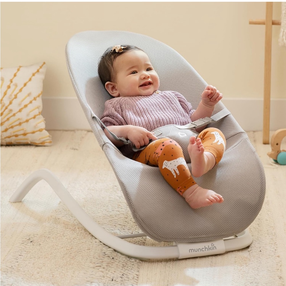 Munchkin Spring 2-in-1 Bouncer and Rocker